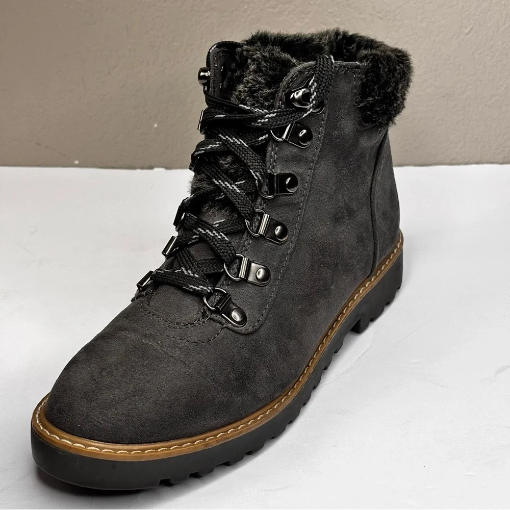 Cozy Gray Faux Fur-Lined Winter LaceUp Boots Size 7 EUC